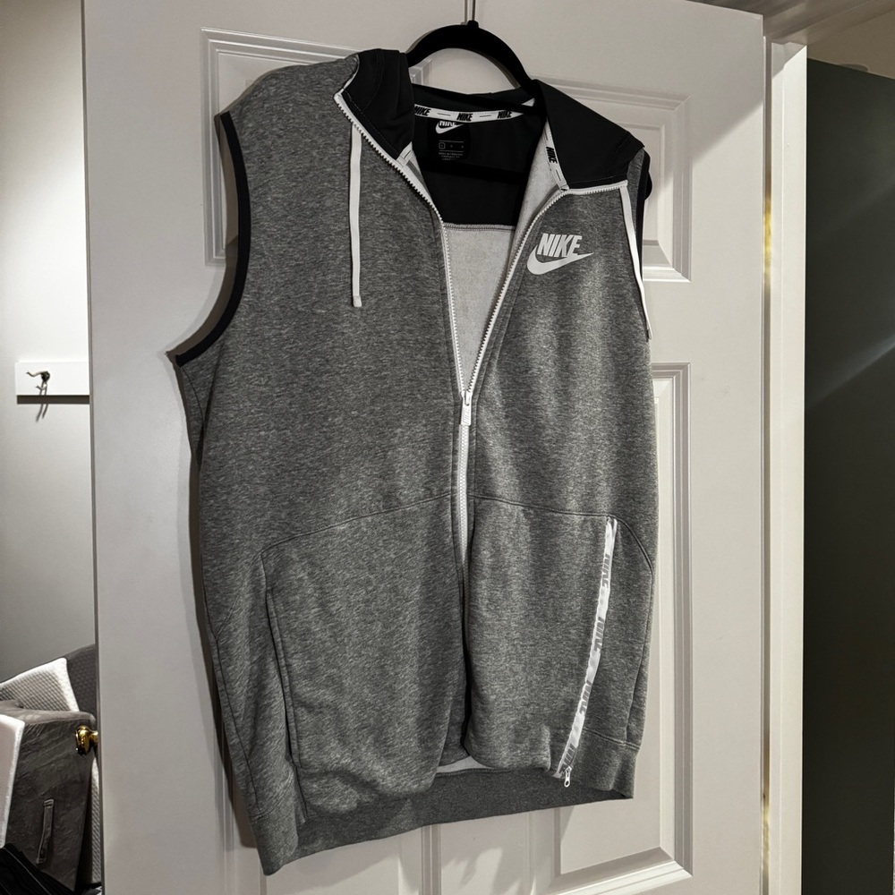 Nike Heather Gray Full Sleeve Hoodie Vest
